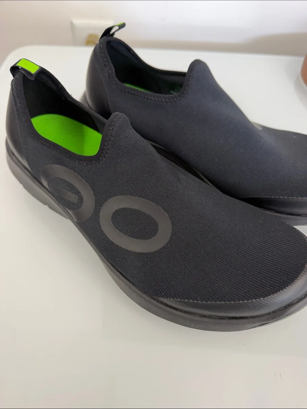 NEW OOFOS men's oomg sport low in black 11.5